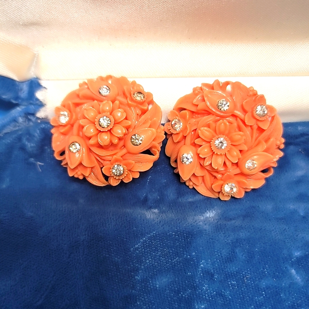Vintage 1960 coral lucite earrings, clip on